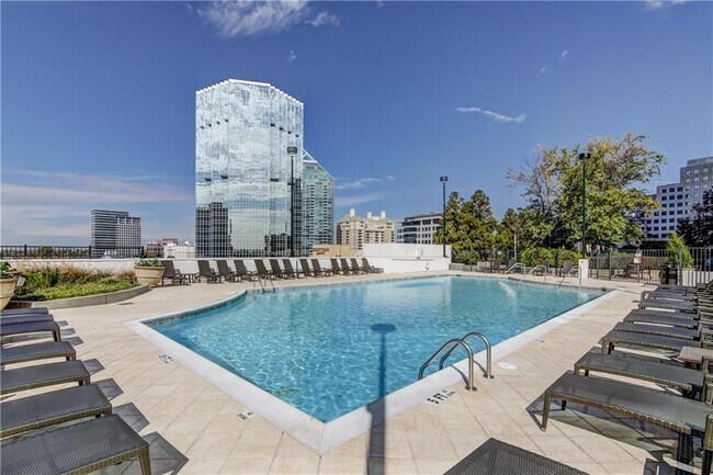 Building Photo - 3324 Peachtree Rd NE
