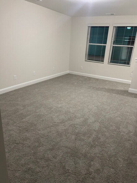 Building Photo - 2032 Secluded Dell Rd