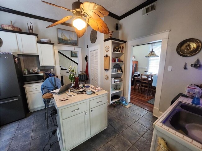 Building Photo - 3127 Avenue Q
