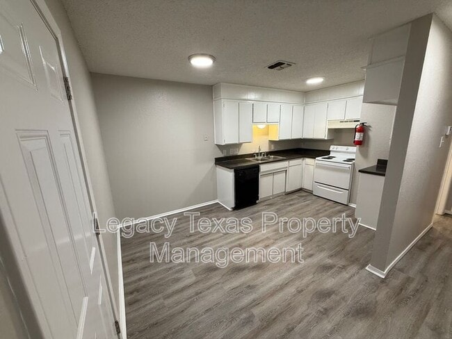 Building Photo - 516 Highpoint Dr