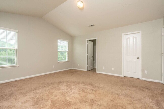 Building Photo - Available July 10th! Immaculate 3-Bedroom Home with Modern Updates