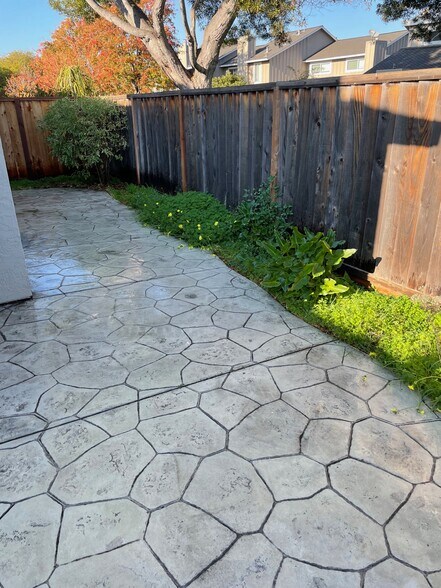 Backyard - 1111 Lord Nelson Ln