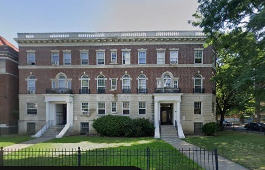 Building Photo - 928 Asylum Ave