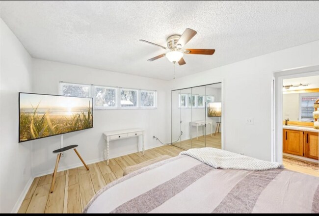 Building Photo - 3420 Lake Harney Cir