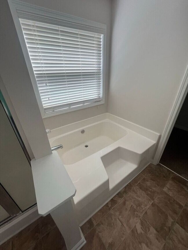 Building Photo - Beautiful Home in the Highly Sought-After ...