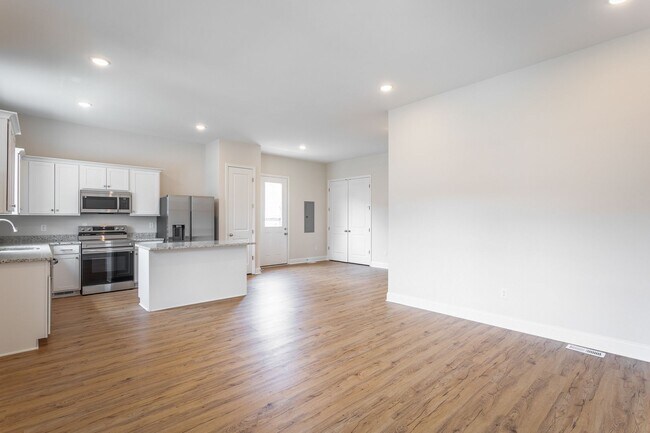 Building Photo - 2017 S Lyerly St