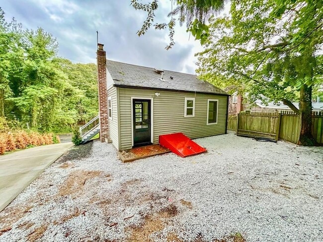 Building Photo - 765 Meadow Rd