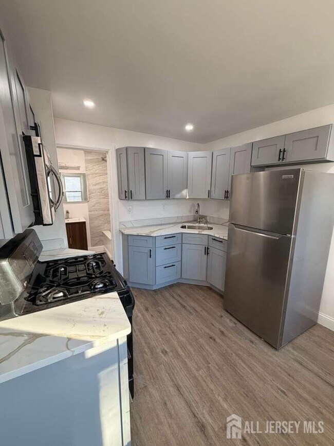 Building Photo - 57 Charles St