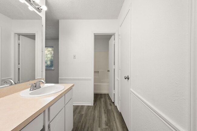 Building Photo - 7509 Echo Hill Dr