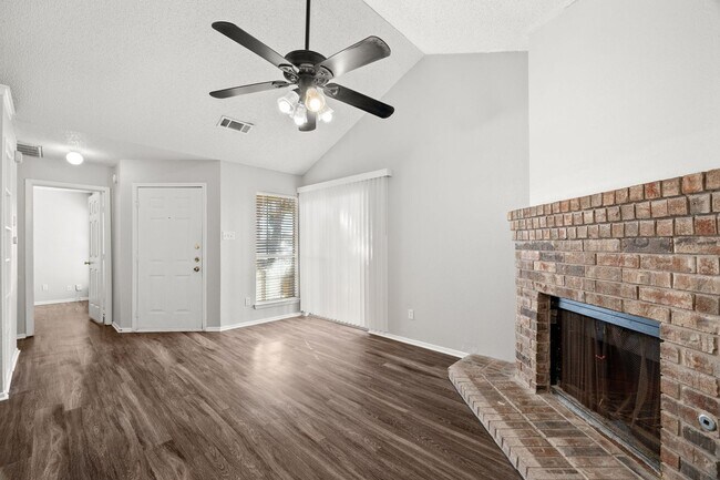 Building Photo - CV-AUS12130 Thompkins