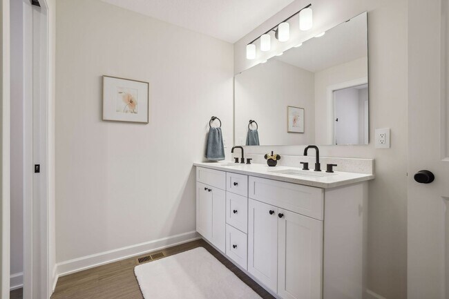 Building Photo - Model 3 Bedroom Town Home