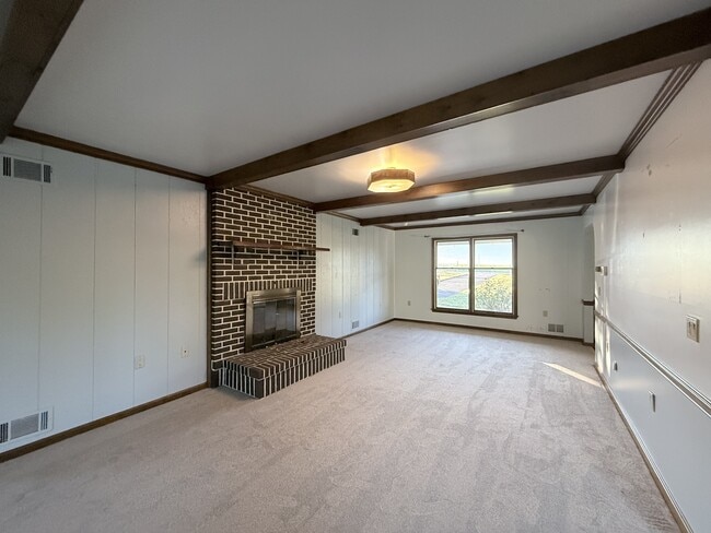 Building Photo - 157 Shade Rd