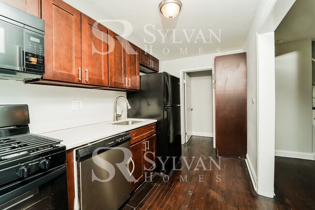 Building Photo - The living is easy in this 4 bedroom, 2 bathroom townhome