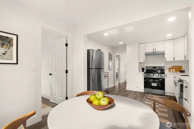Building Photo - 935 N 92nd St