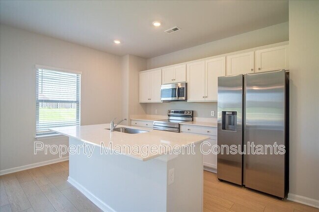 Building Photo - 22857 Dashwood Ln