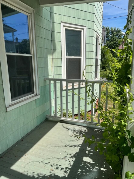 Building Photo - 34 Day Ave