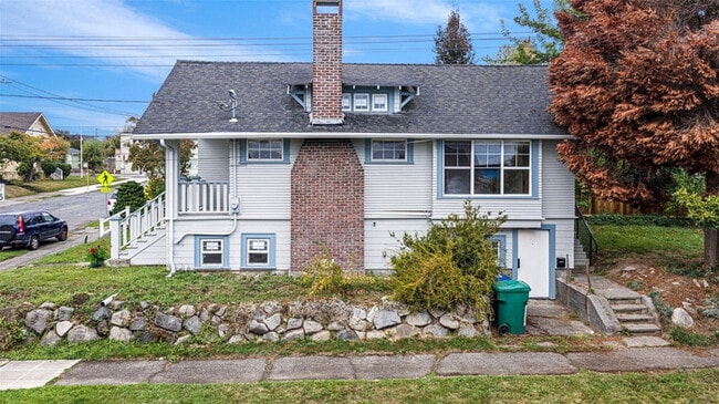 Building Photo - Charming Updated Home on Corner Lot with Finished Basement in Ballard