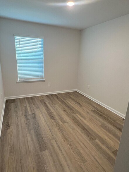 Building Photo - 1736 Jakes Dr
