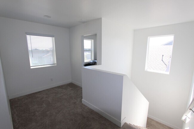 Building Photo - Spacious 4 Bedroom Home in Bellemont | Fenced Backyard + 2 Car Garage