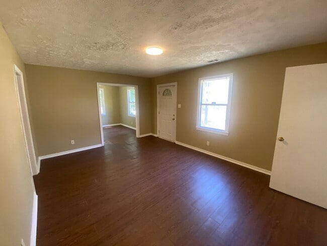 Building Photo - **AVAILABLE NOW**East Columbus 2 Bedroom / 1 Bathroom Home for Rent***