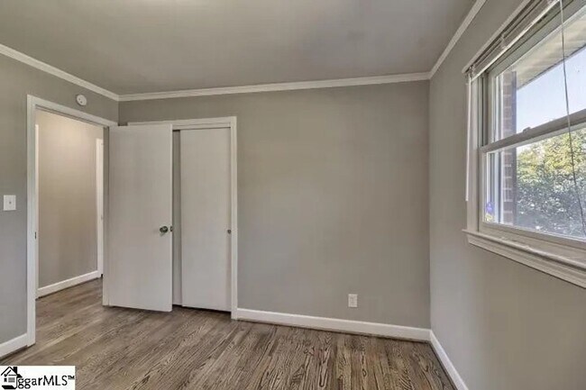 Building Photo - 414 Mapleton Dr