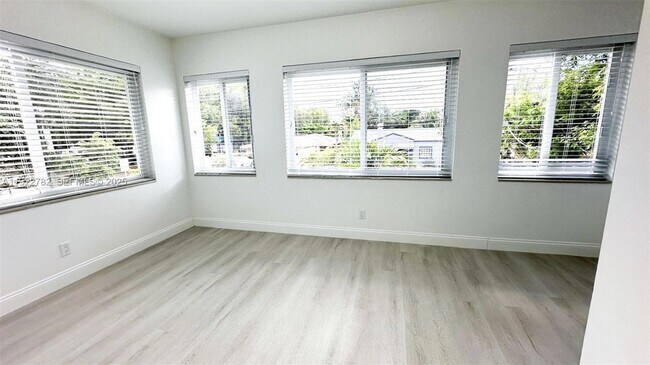 Building Photo - 2240 SW 16th Ct