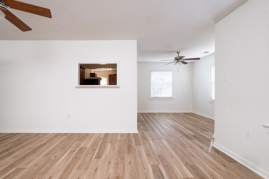 Building Photo - 1808 Iris St
