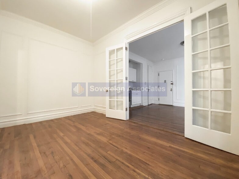 Building Photo - 45 Tiemann Pl