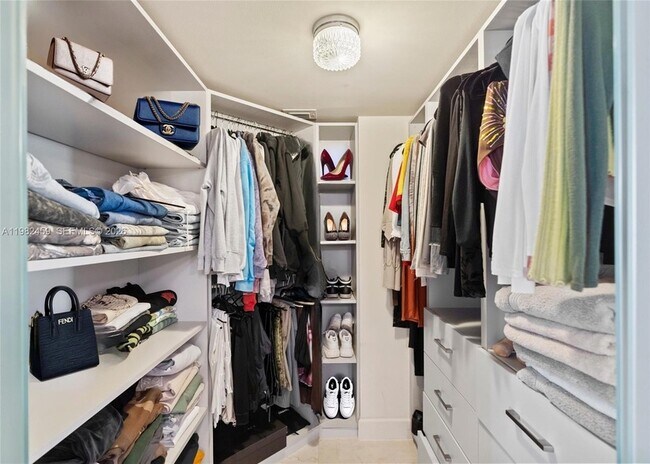 Building Photo - 3530 Mystic Pointe Dr