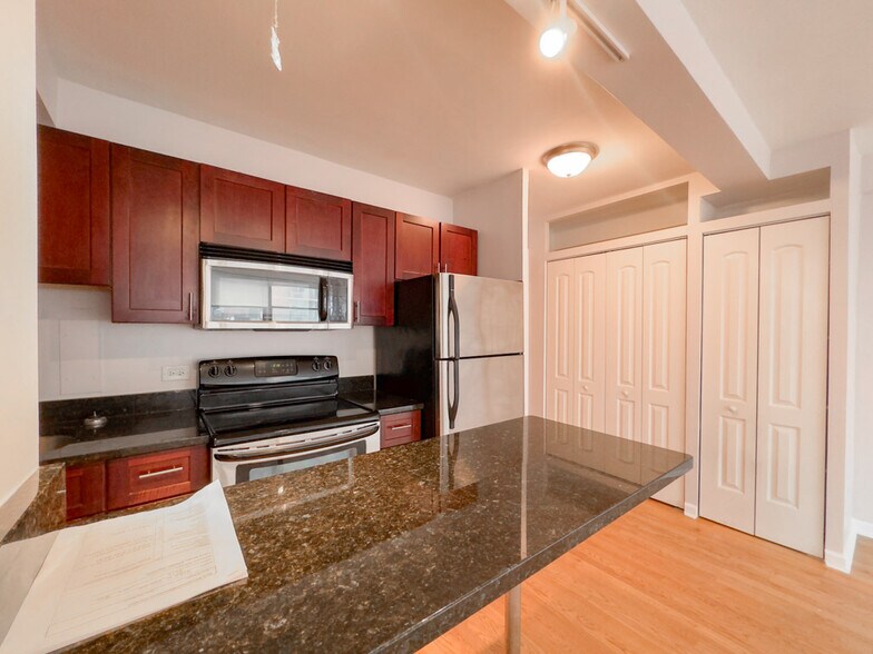 Building Photo - 4180 N Marine Dr