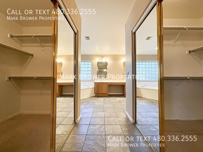 Building Photo - 380 W. Roadrunner Dr.