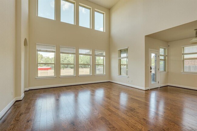 Building Photo - 4233 Privacy Hedge St