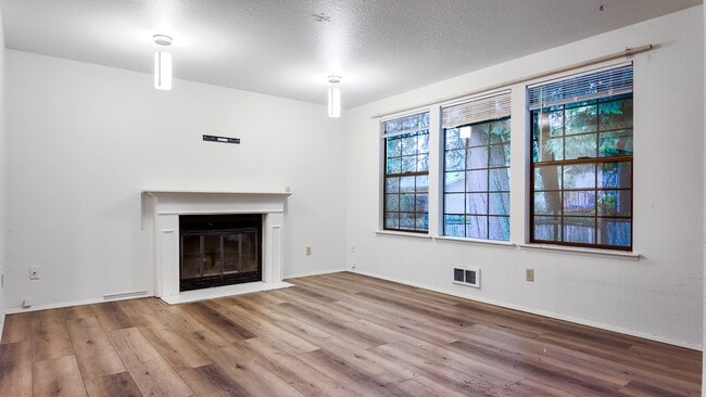 Building Photo - Bright 3-Bed Bothell Home with Attached Garage, Cozy Fireplace, and Private Garden Oasis