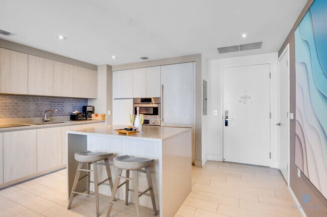 Building Photo - 4010 S Ocean Dr