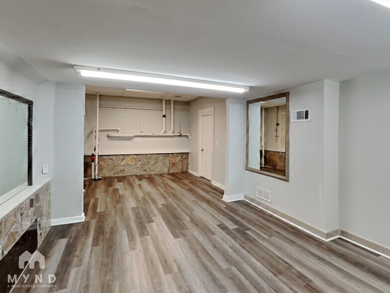 Building Photo - 307 Burton Dr