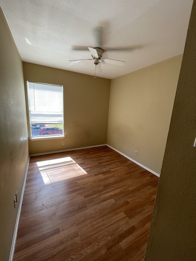 Building Photo - 9931 Village Briar