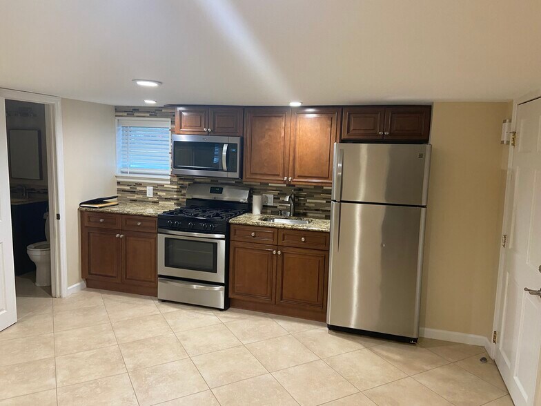 Kitchen - 114 Copeland Ave