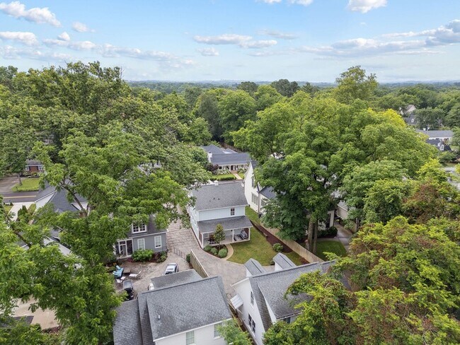 Building Photo - 1226 Adams St