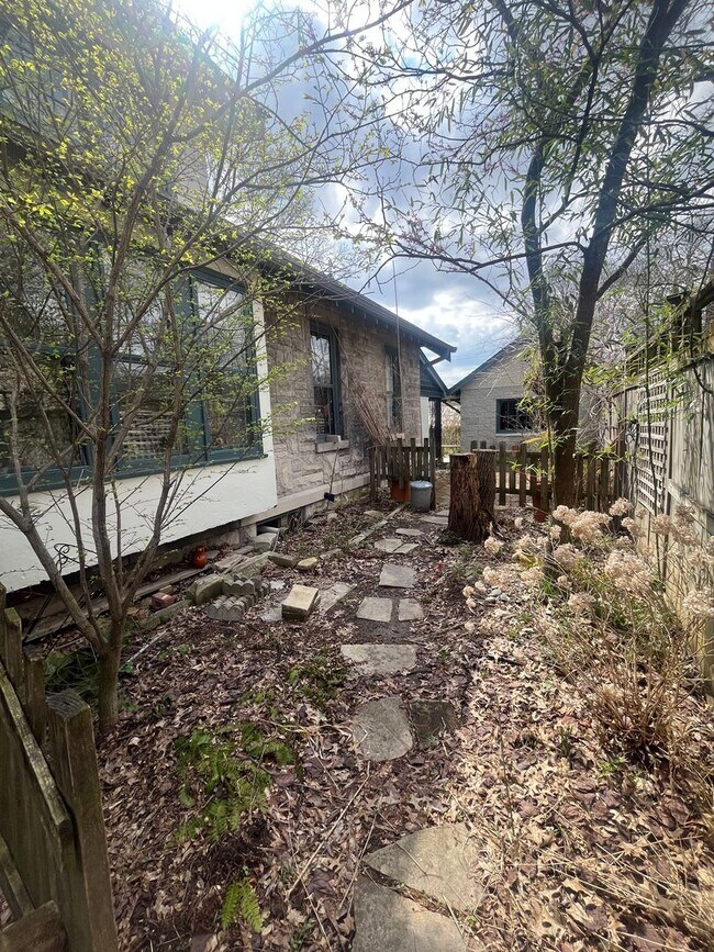 Building Photo - 710 S Fess Ave