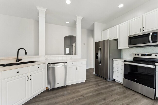 Building Photo - 4 Bedroom Elkhorn Ranch!