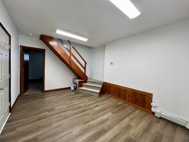 Building Photo - Waves Rd *