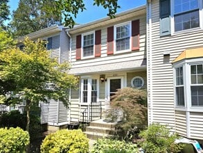 Building Photo - 8561 Southlawn Ct