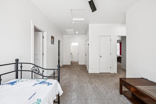 Building Photo - 438 N Stone Mountain Dr