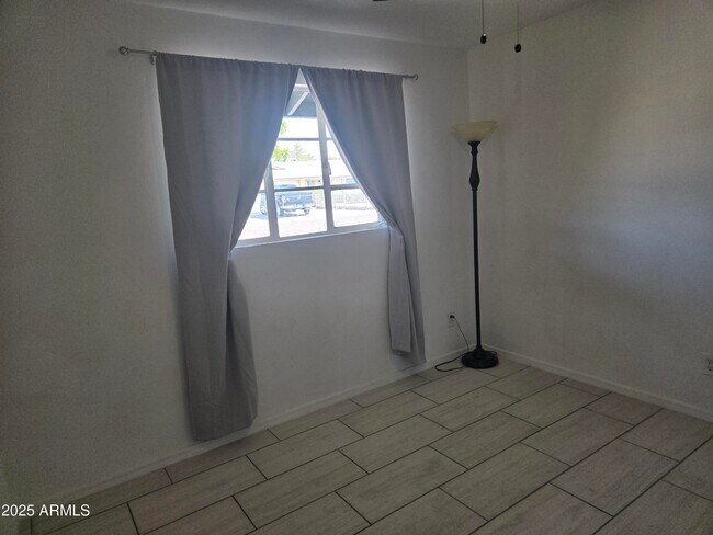 Building Photo - 3731 W Fleetwood Ln