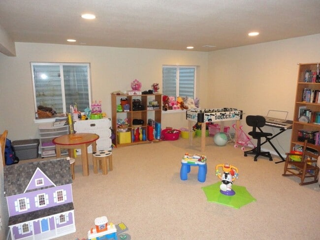 Building Photo - 7074 Silverwind Cir