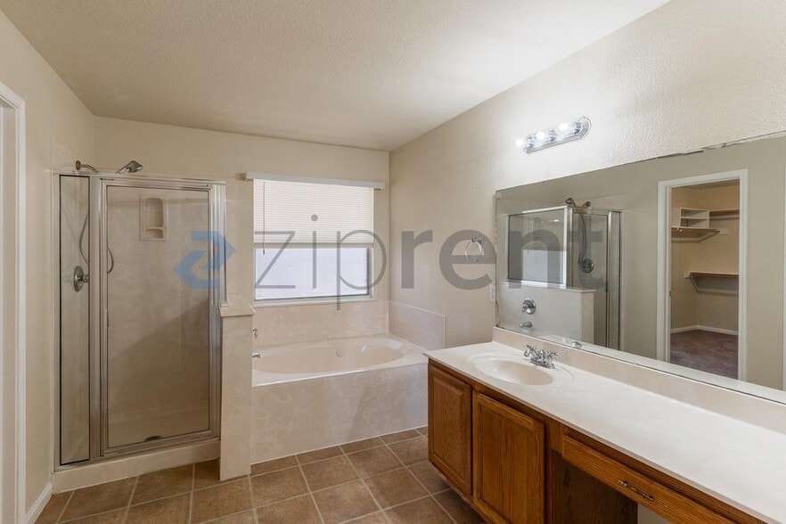 Building Photo - 498 Crossland Dr