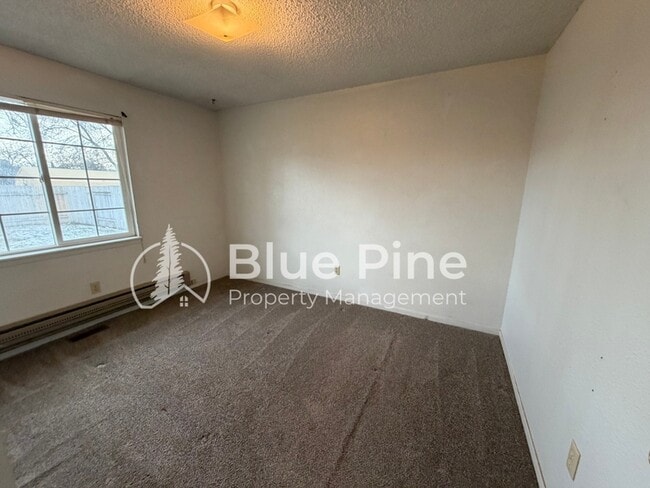 Building Photo - 2895 Meadow Ln