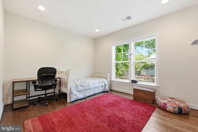 Building Photo - 2516 Villanova Dr