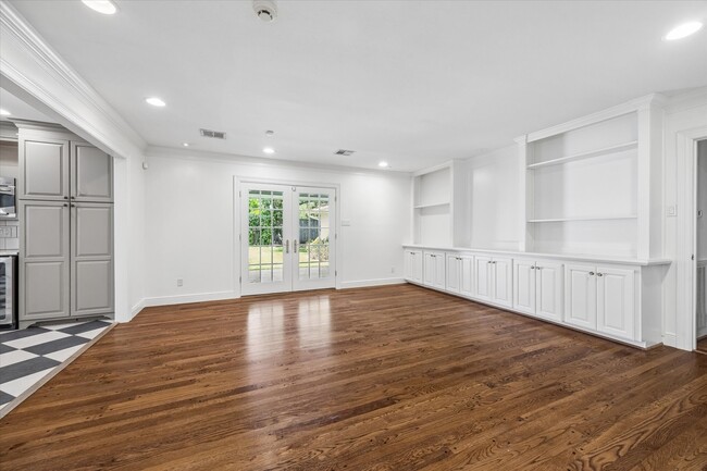 Building Photo - 5210 Meadow Lake Ln