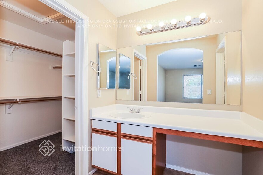 Building Photo - 725 S Parkwood